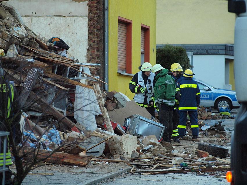 Hausexplosion Bruehl bei Koeln Pingsdorferstr P581.JPG